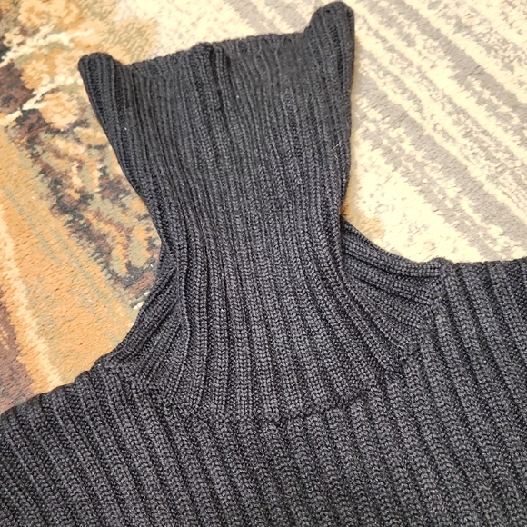 Ellen Tracy Ribbed Black Turtleneck Sweater - Picture 2 of 6